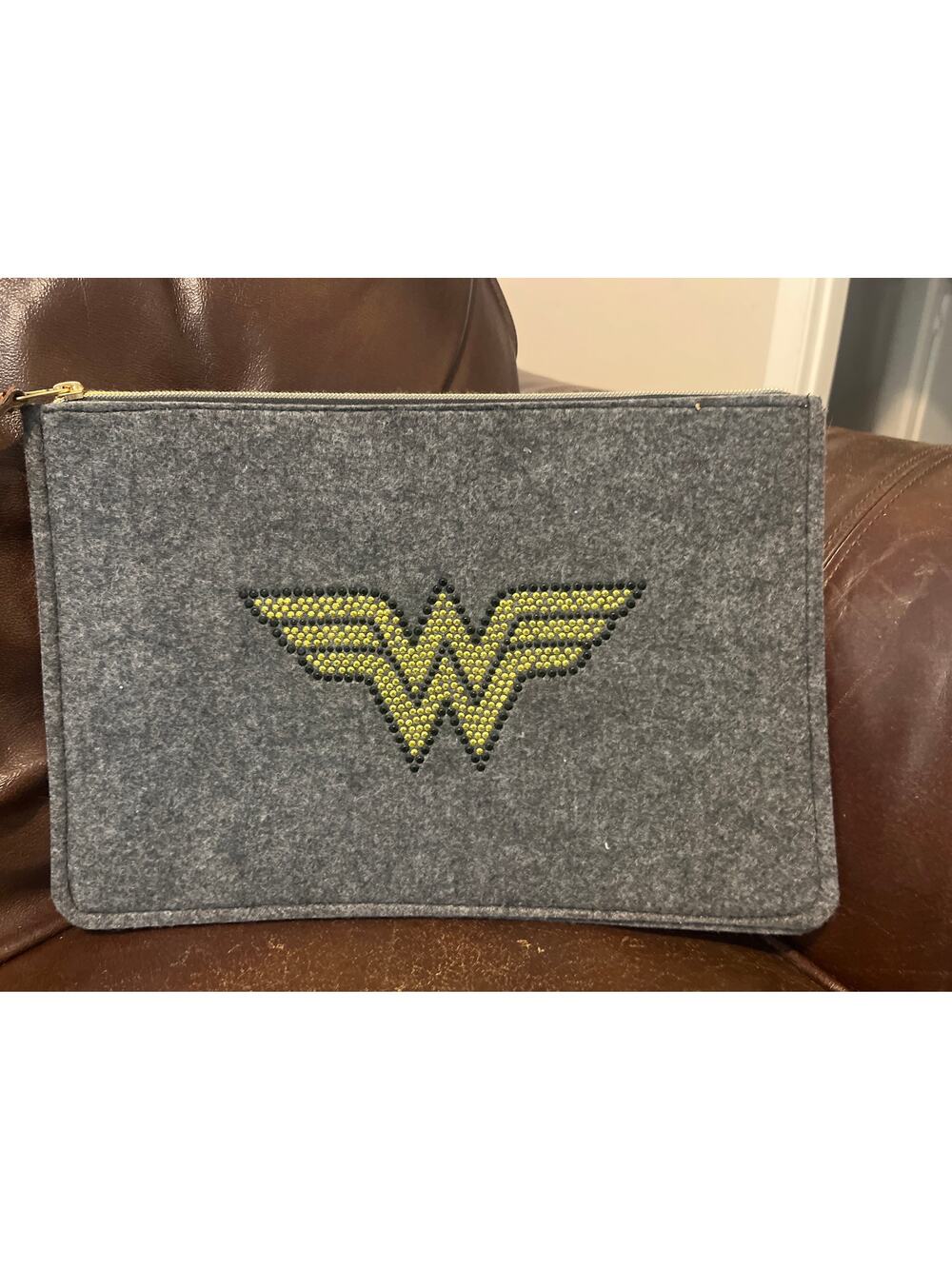 Wonder Woman Laptop Sleeve Gray Felt Zip Case DC Comics Portfolio Bag